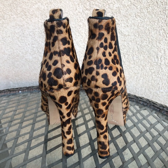 Vince Camuto Leopard Baileys - Picture 4 of 7